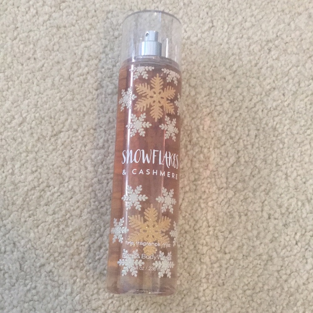 Snowflakes & cashmere bath & body works spray